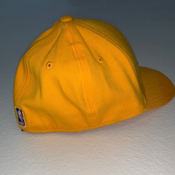 MENS YELLOW LAKERS HAT - Picture 2 of 2
